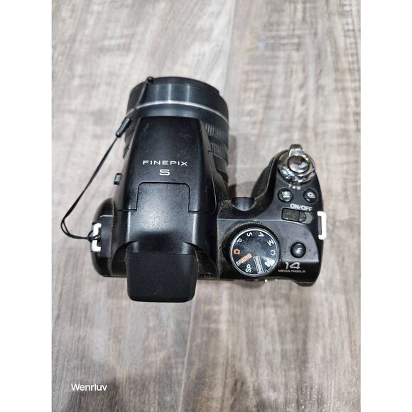 Fuji Other - Fuji FinePix S4250 14 Megapixel Digital Camera